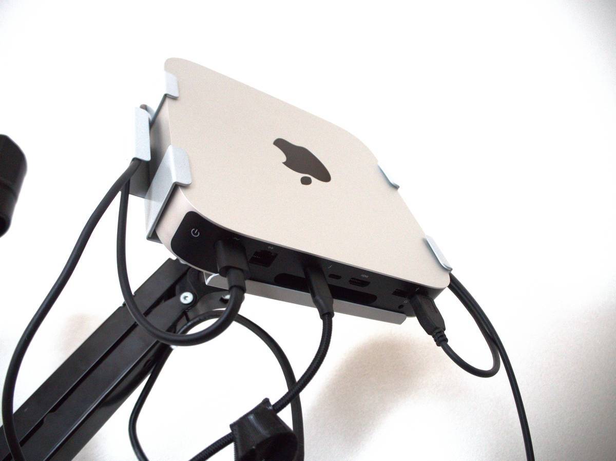 デスクトップパソコンを浮かせる方法