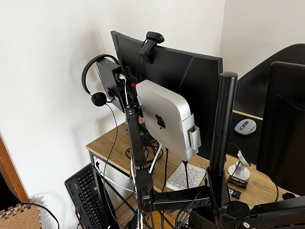 デスクトップパソコンを浮かせる方法